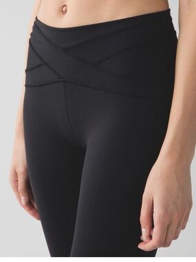 Lululemon Free Flow Tight *Full-On Luon Black Size 10 leggings like new